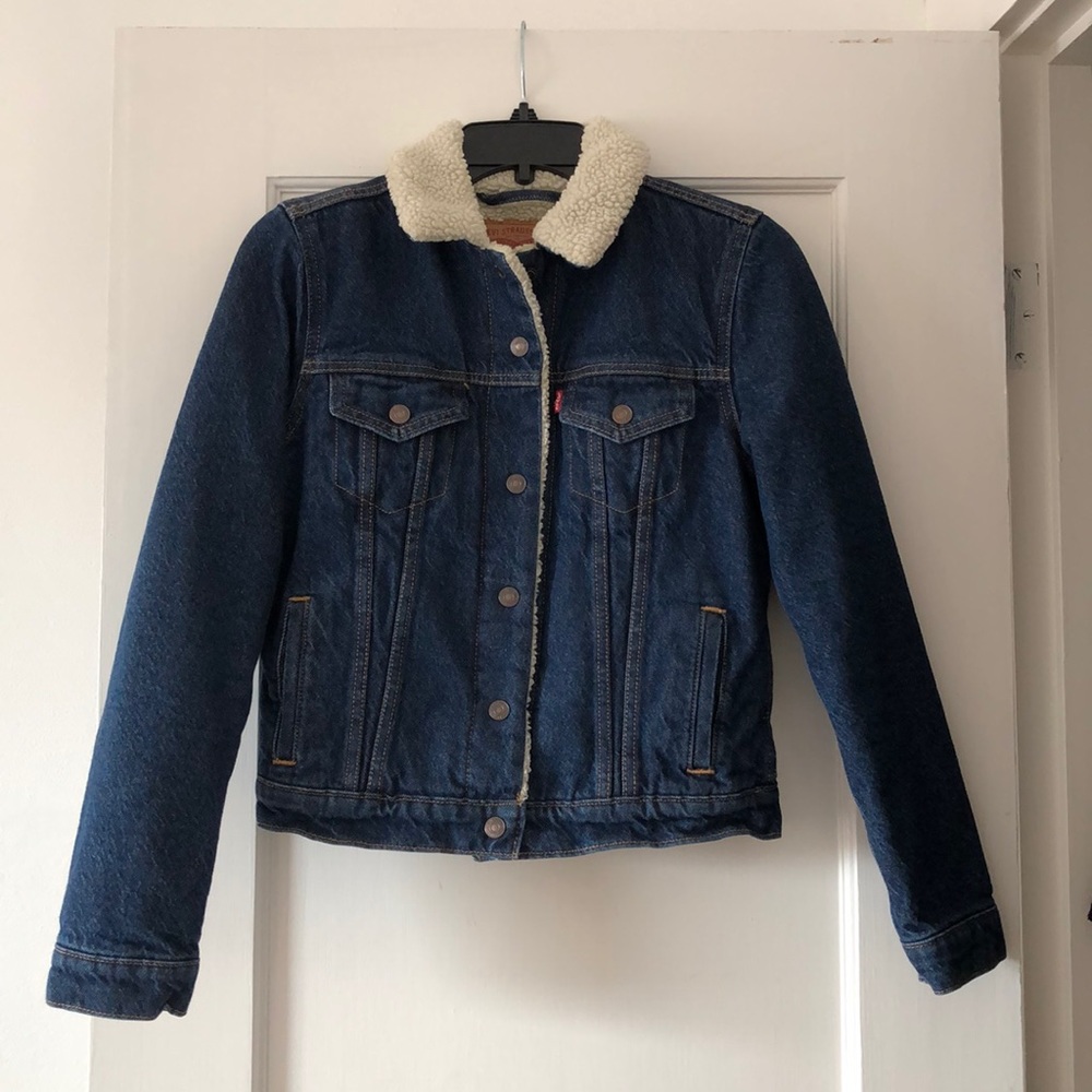 Women’s Levi’s Dark Wash Sherpa Jean Jacket
